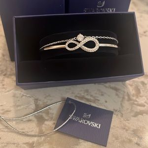 New in Box Swarovski Infinity Loop Bangle Bracelet Chain